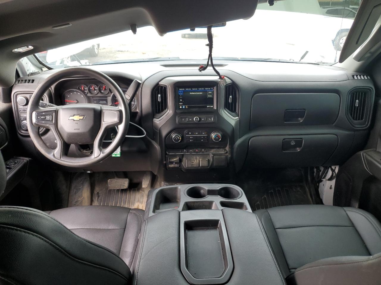 Chevrolet Silverado K1500 Image 9