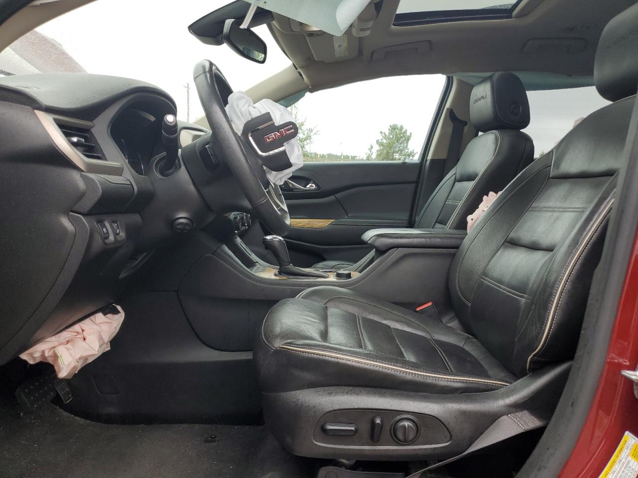 GMC Acadia Denali Image 12