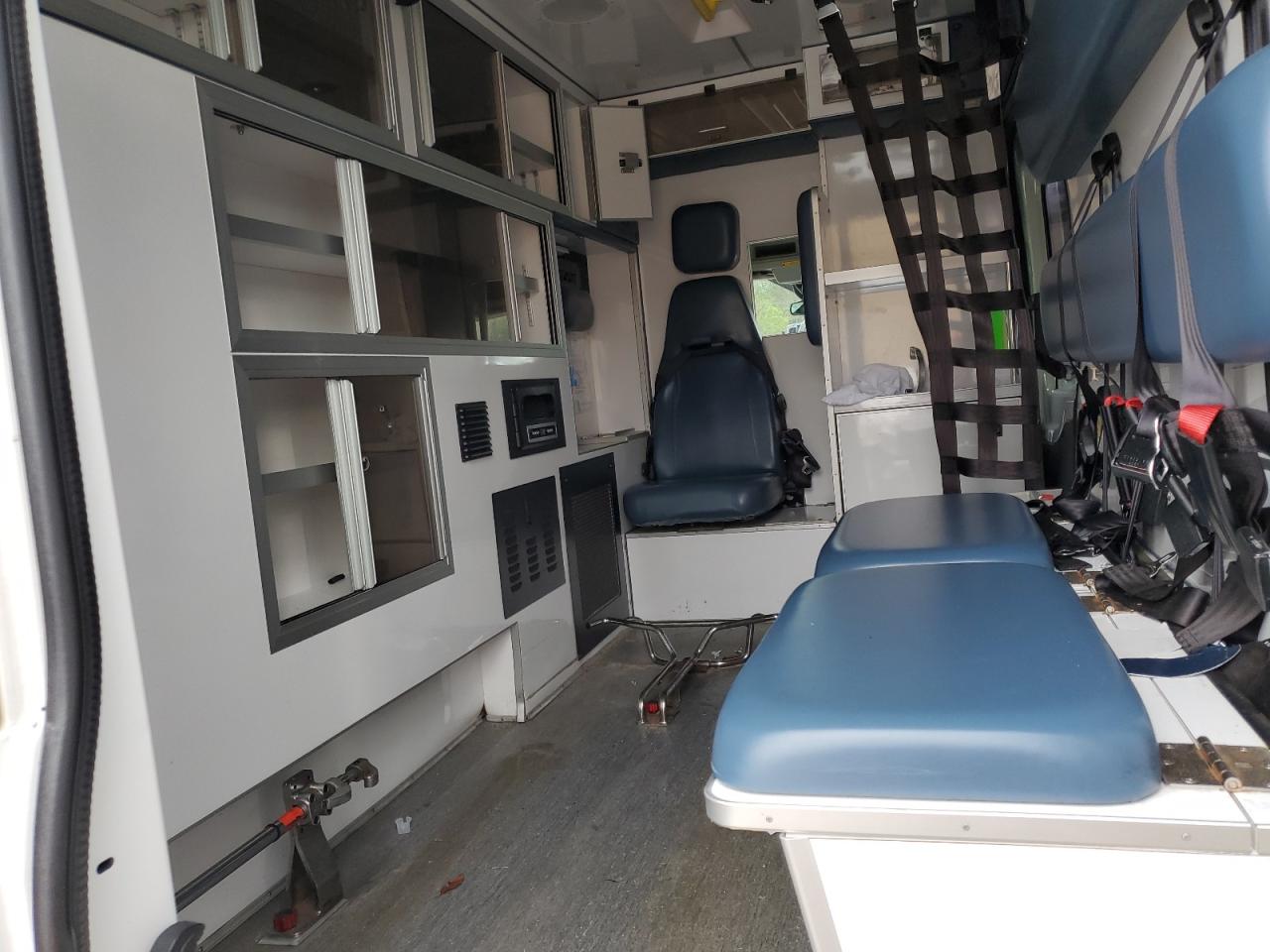 Ford Transit T-250 Image 7