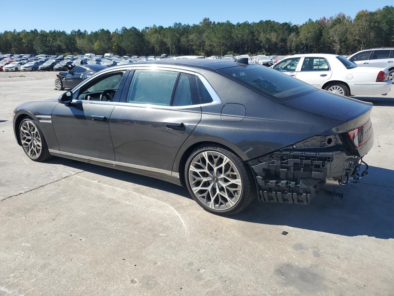 Genesis G90 Image 12