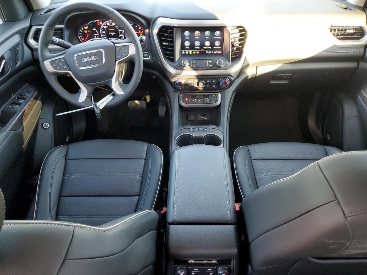 GMC Acadia Denali Image 4