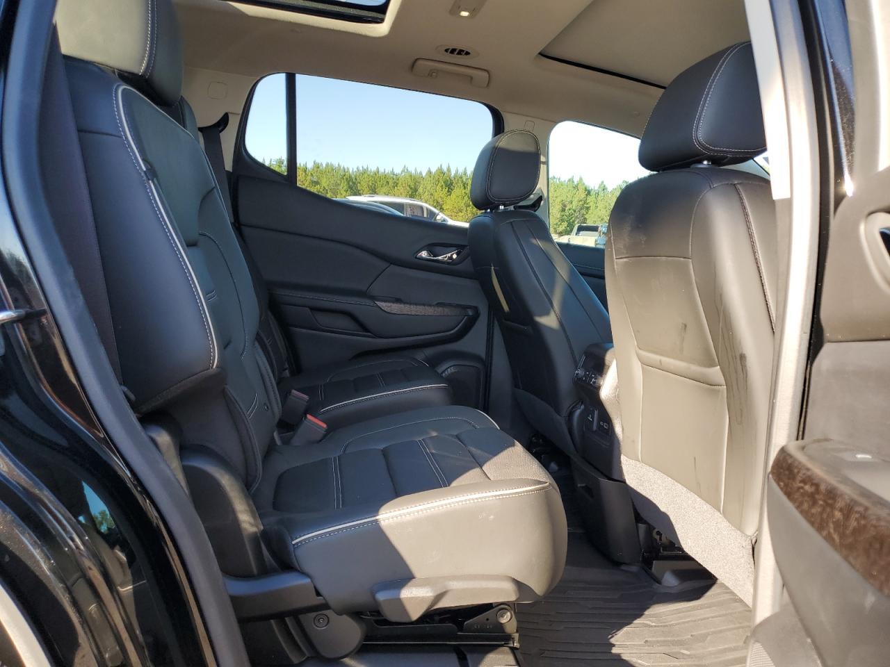 GMC Acadia Denali Image 7