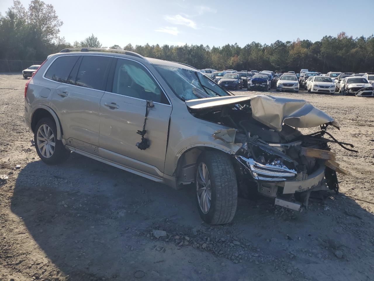 Volvo XC90 T6 Image 4