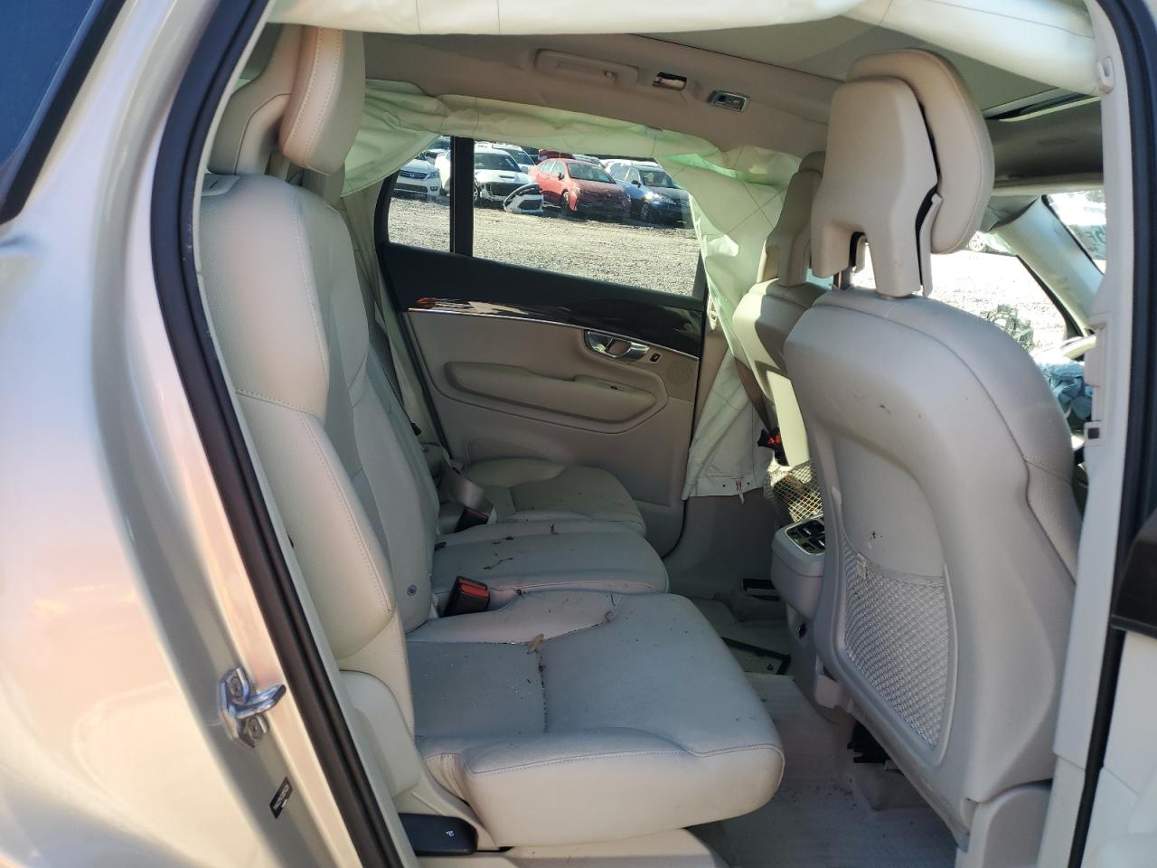 Volvo XC90 T6 Image 12