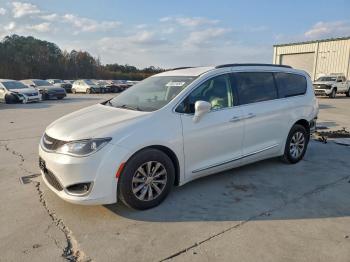  Salvage Chrysler Pacifica