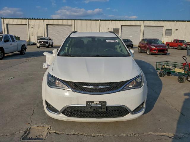 Chrysler Pacifica Touring L Image 5