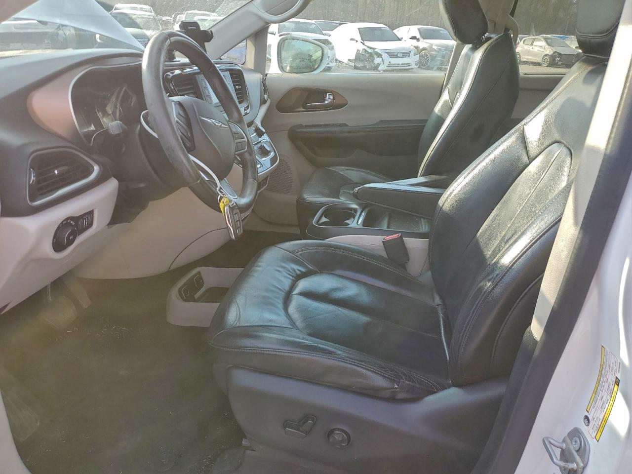 Chrysler Pacifica Touring L Image 7