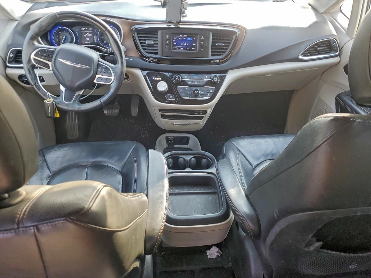 Chrysler Pacifica Touring L Image 12
