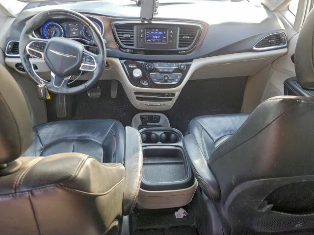 Chrysler Pacifica Touring L Image 12