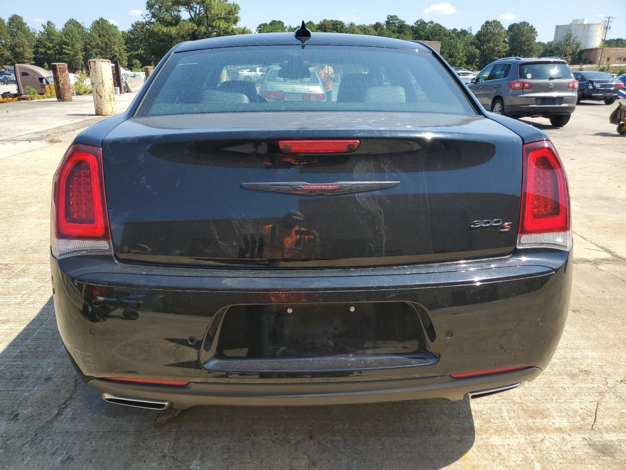 Chrysler 300 S Image 10