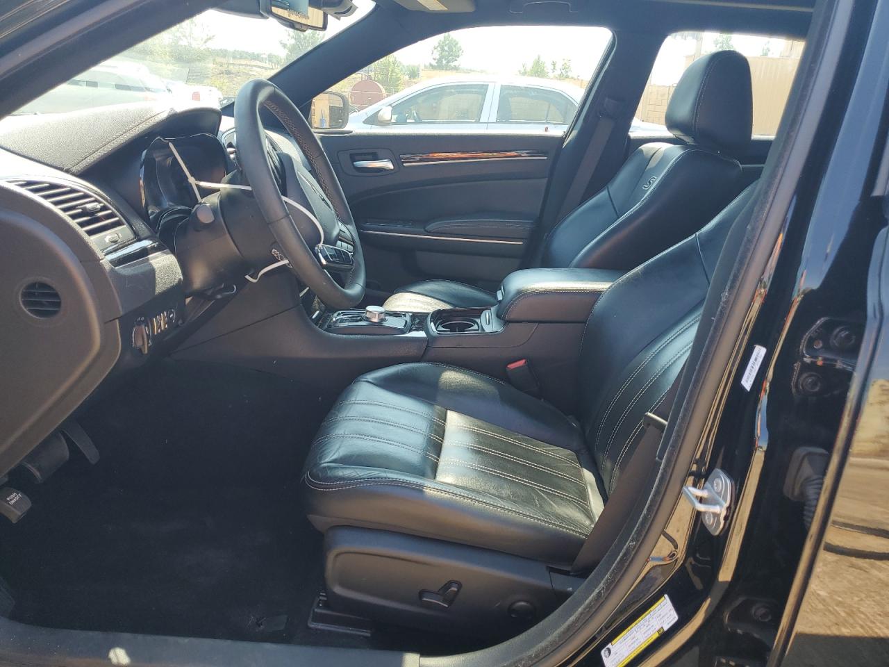 Chrysler 300 S Image 12