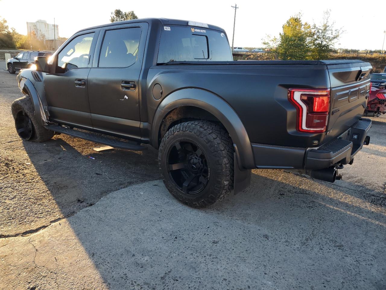 Ford F-150 Raptor Image 2