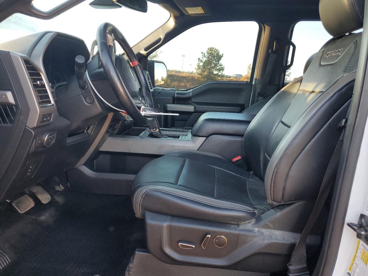 Ford F-150 Raptor Image 4