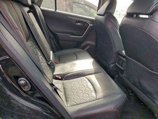 Toyota RAV4 Adventure Image 12