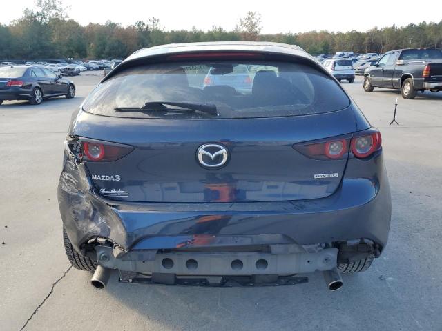 Mazda 3 Image 8