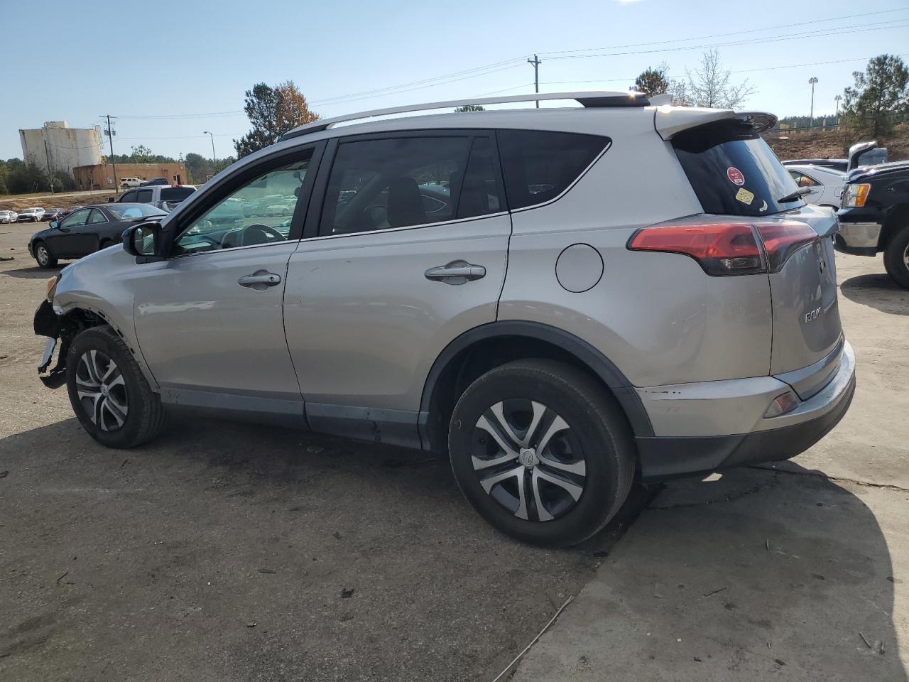 Toyota RAV4 Le Image 7