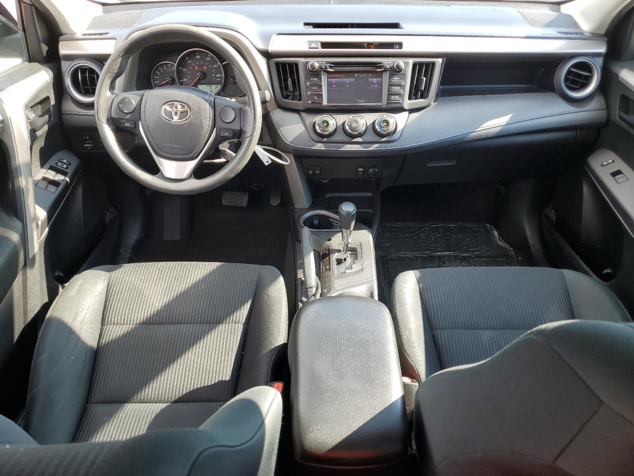 Toyota RAV4 Le Image 9