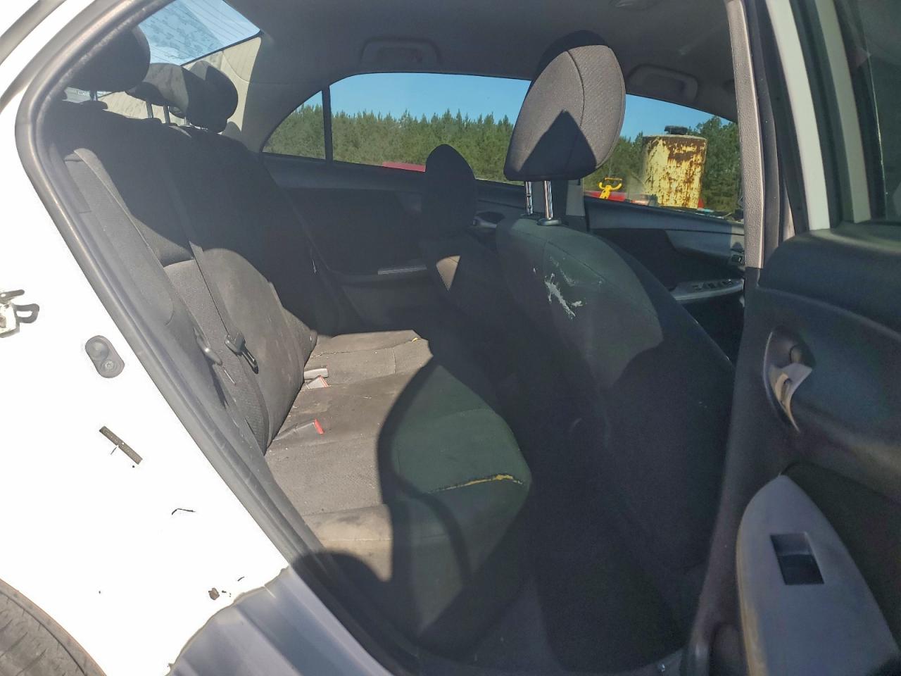 Toyota Corolla Base Image 8