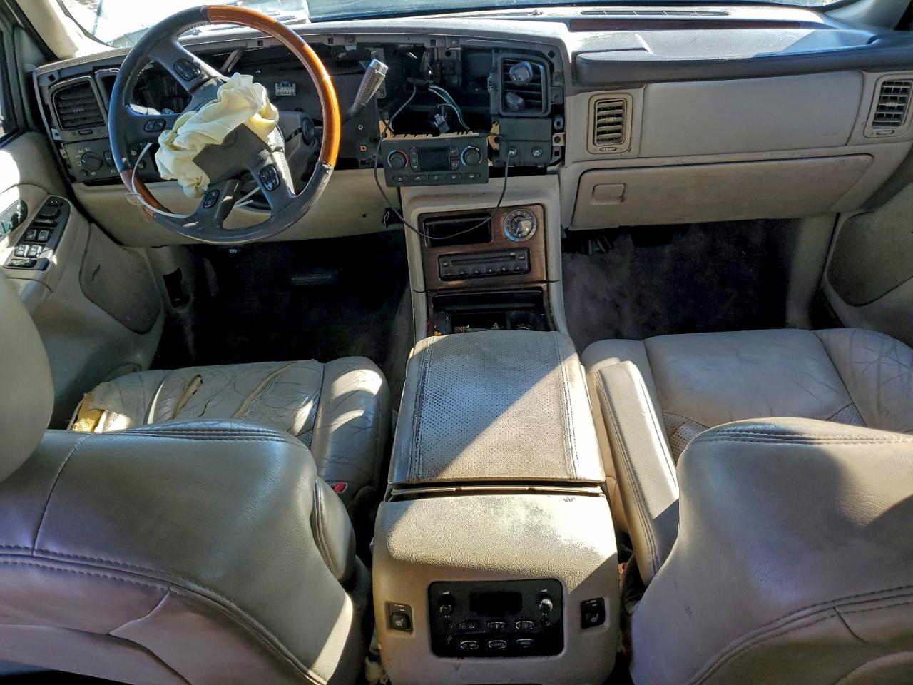 Cadillac Escalade Luxury Image 2