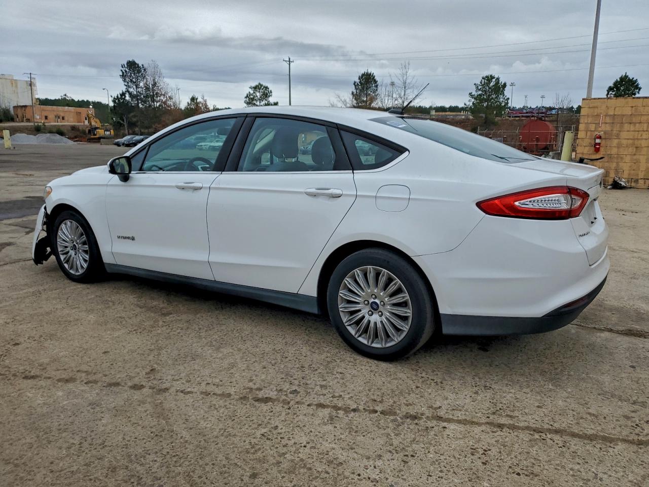 Ford Fusion S Hybrid Image 3