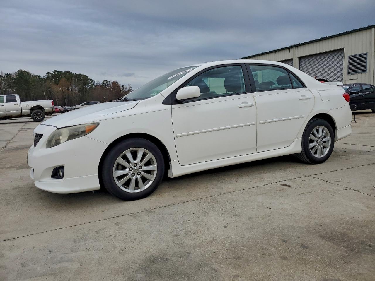 Toyota Corolla Base Image 1