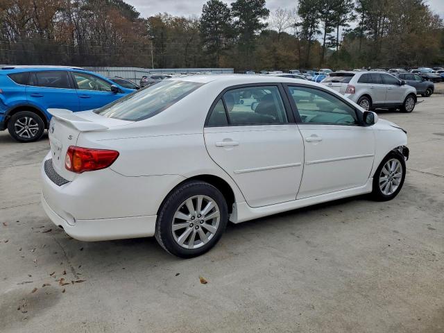 Toyota Corolla Base Image 2