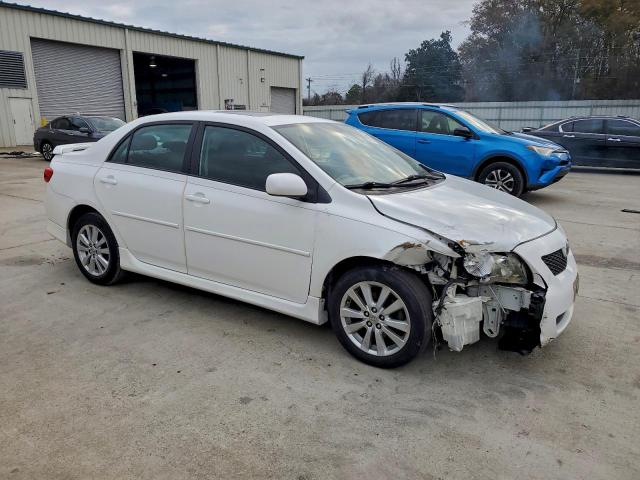 Toyota Corolla Base Image 10