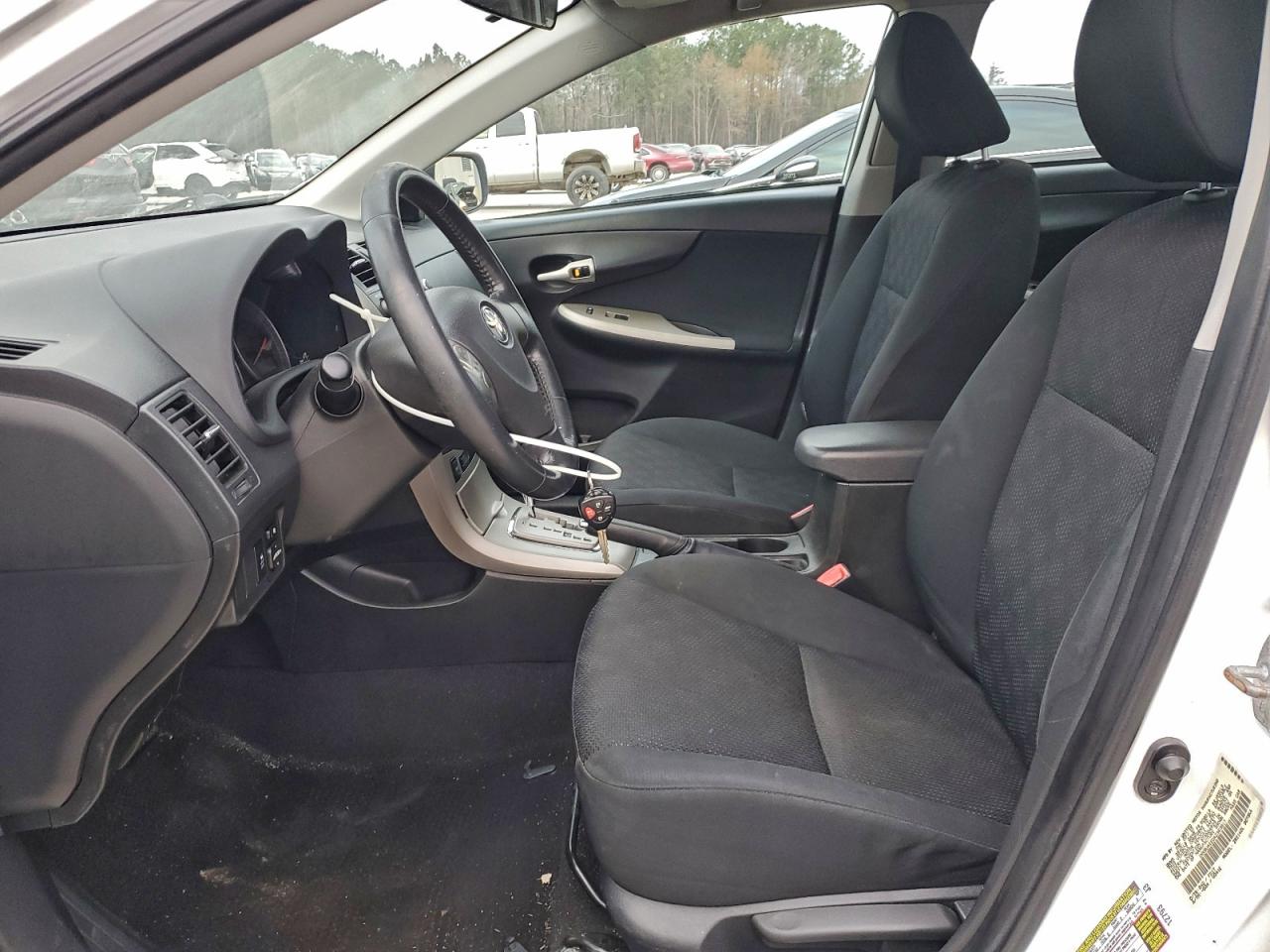 Toyota Corolla Base Image 7