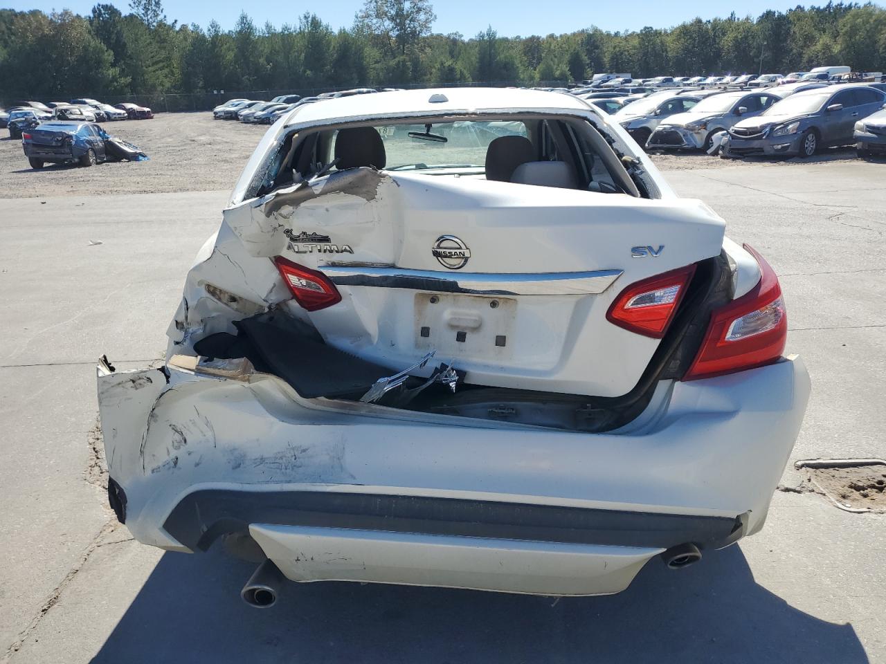 Nissan Altima 2.5 Image 6