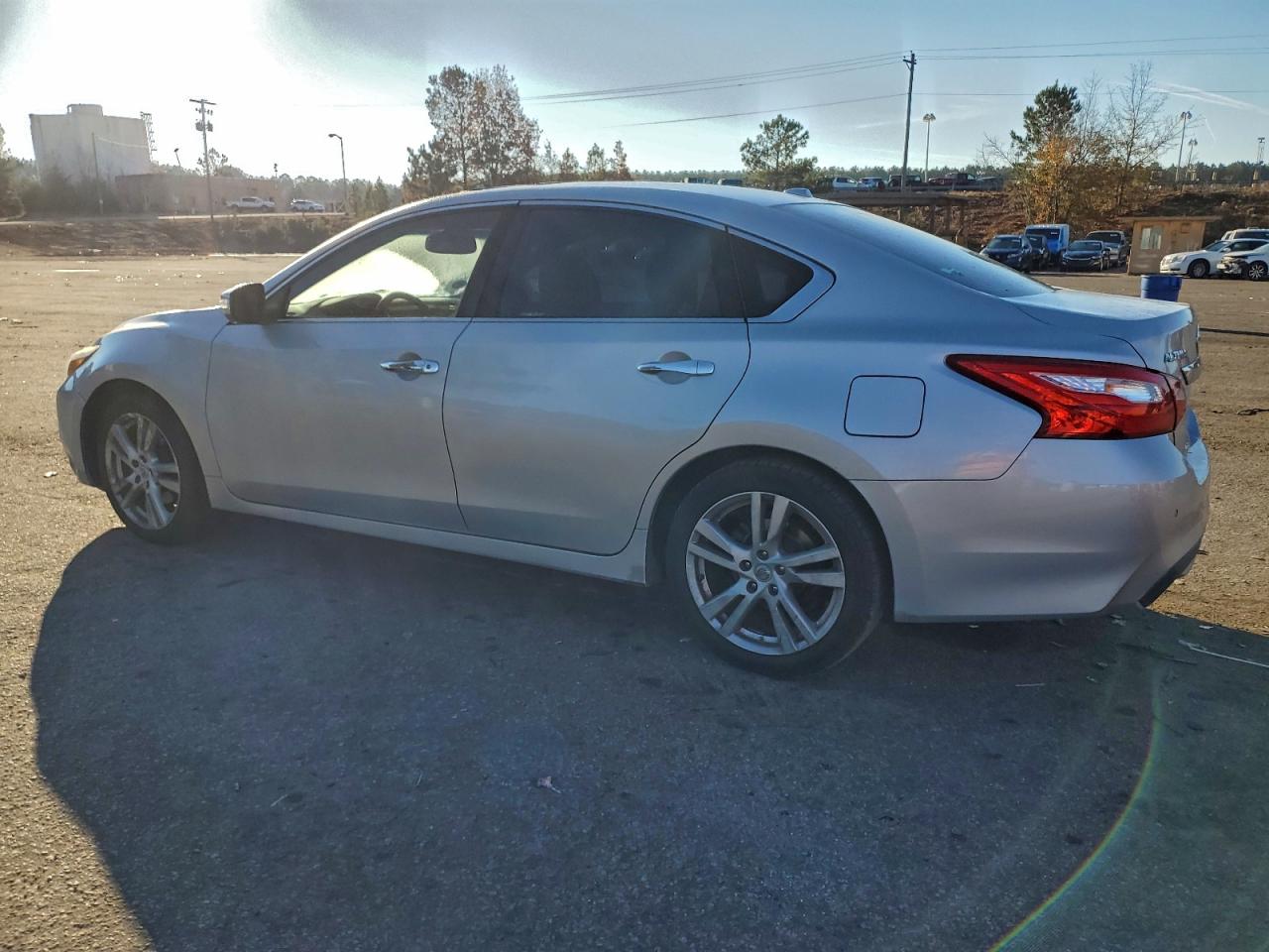 Nissan Altima 3.5sl Image 11