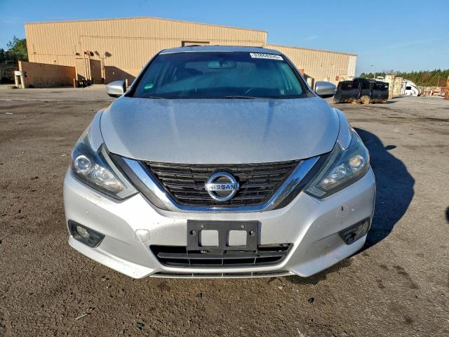 Nissan Altima 3.5sl Image 12