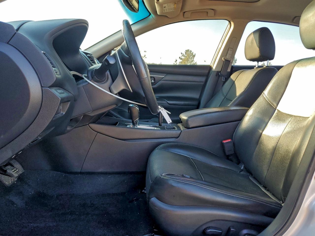 Nissan Altima 3.5sl Image 6