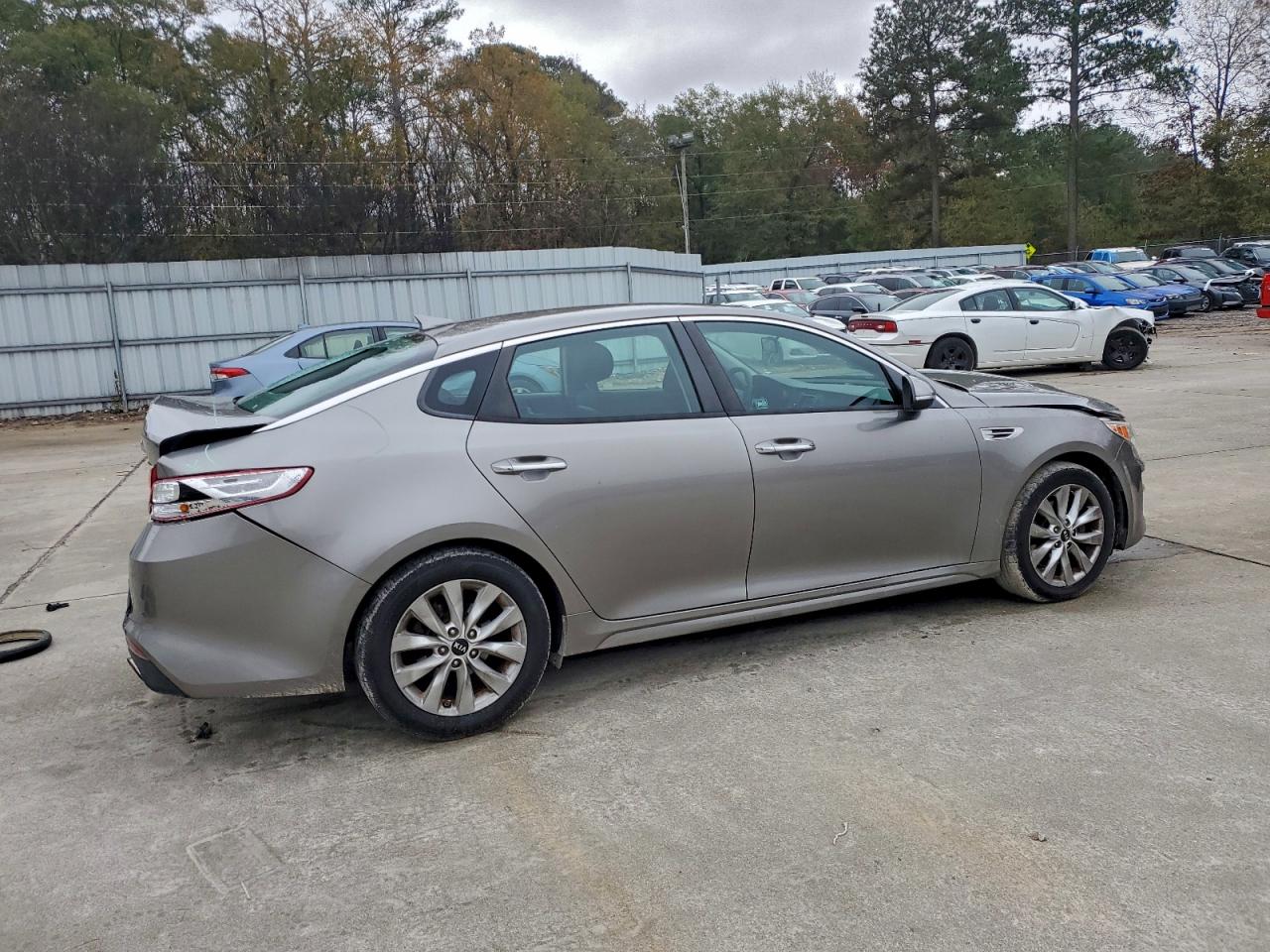 Kia Optima Lx Image 2