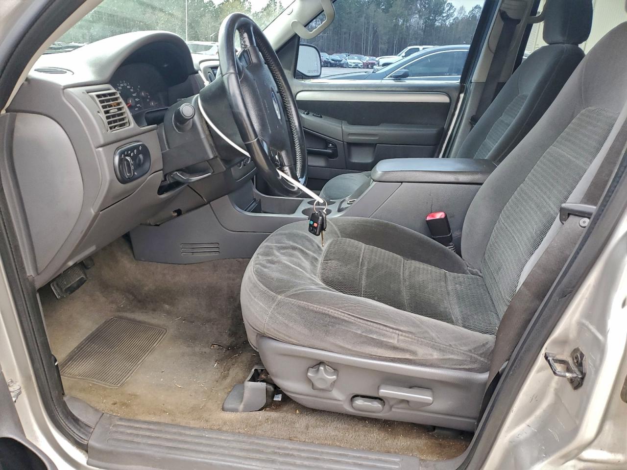 Ford Explorer Xlt Image 12