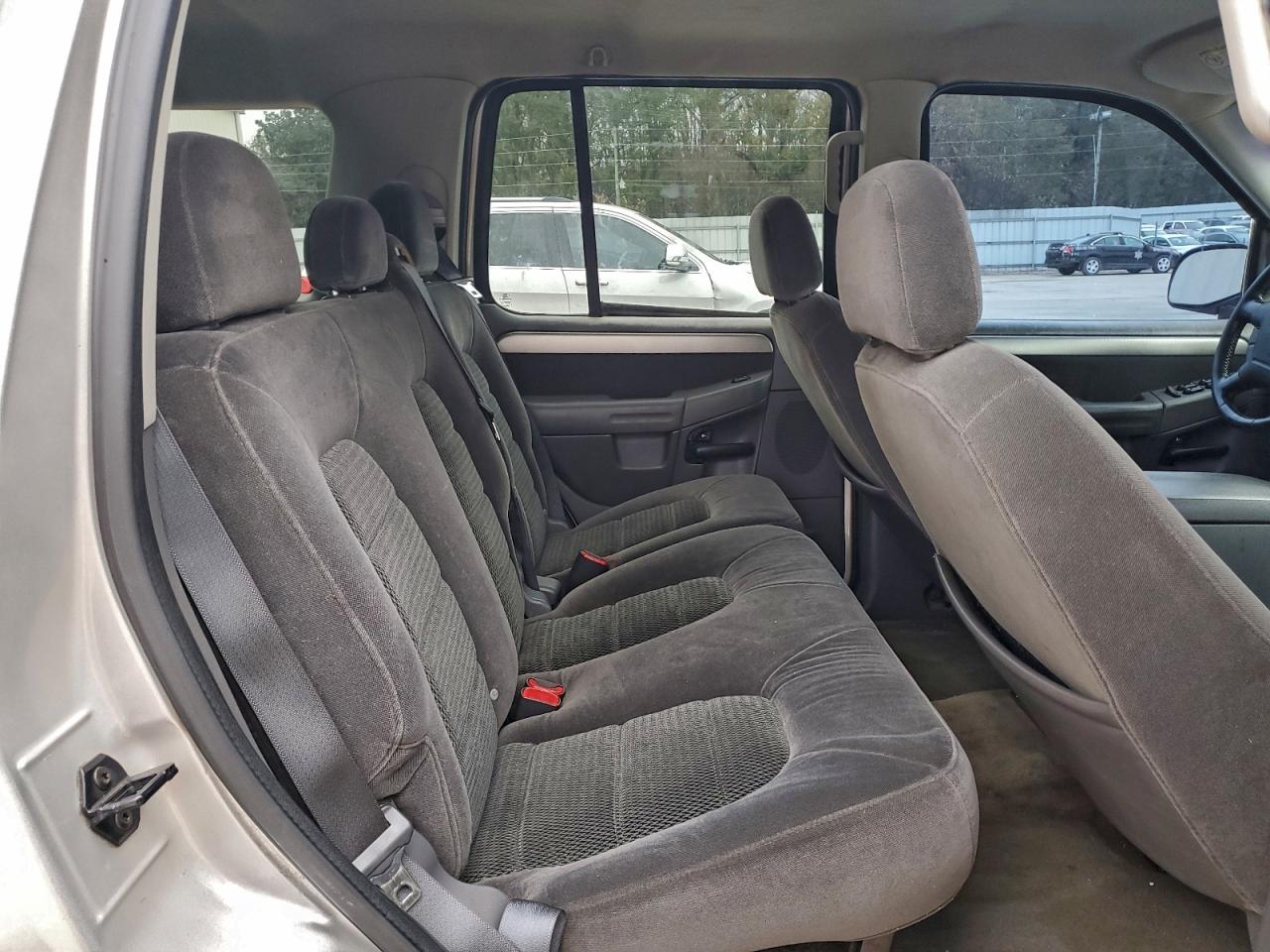 Ford Explorer Xlt Image 9