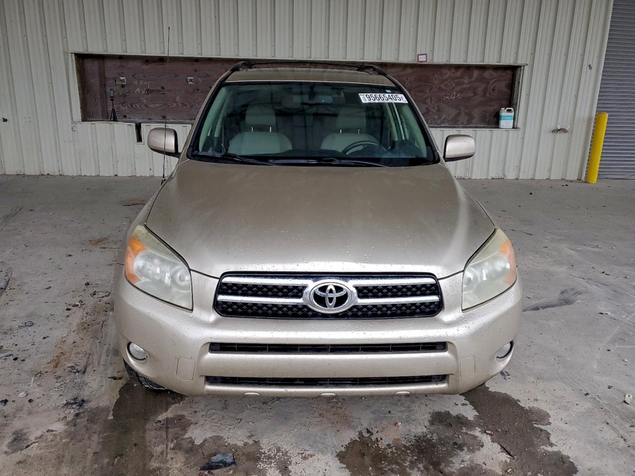 Toyota RAV4 Limited Image 7