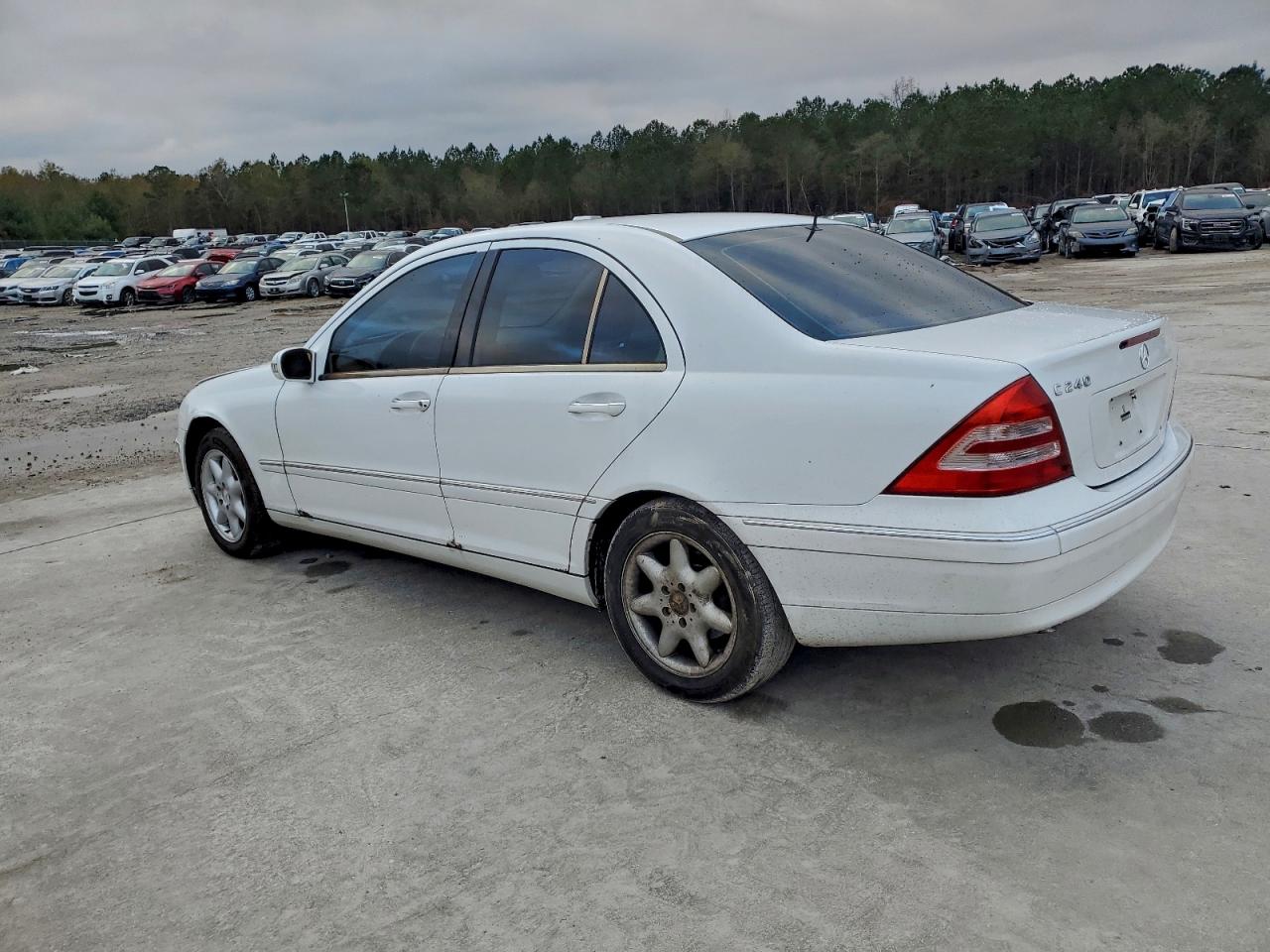Mercedes-Benz C-Class 240 Image 3