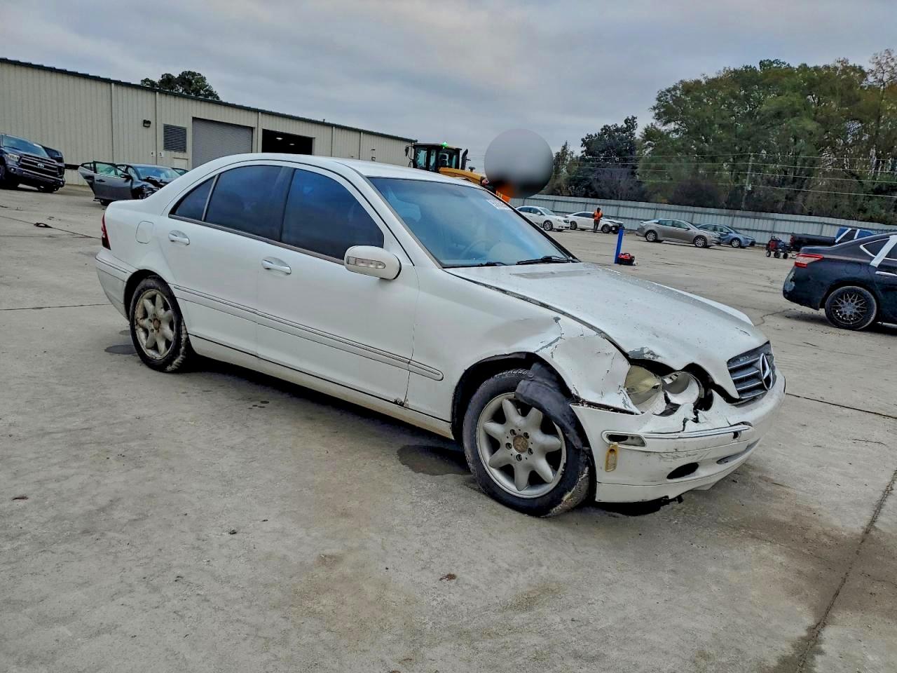 Mercedes-Benz C-Class 240 Image 11