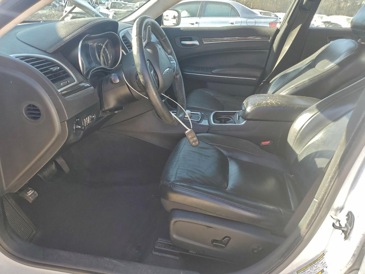 Chrysler 300 Touring Image 10