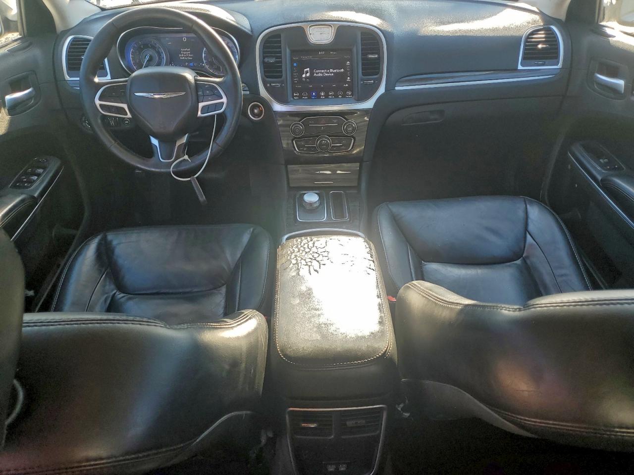 Chrysler 300 Touring Image 11