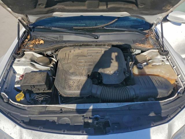 Chrysler 300 Touring Image 9