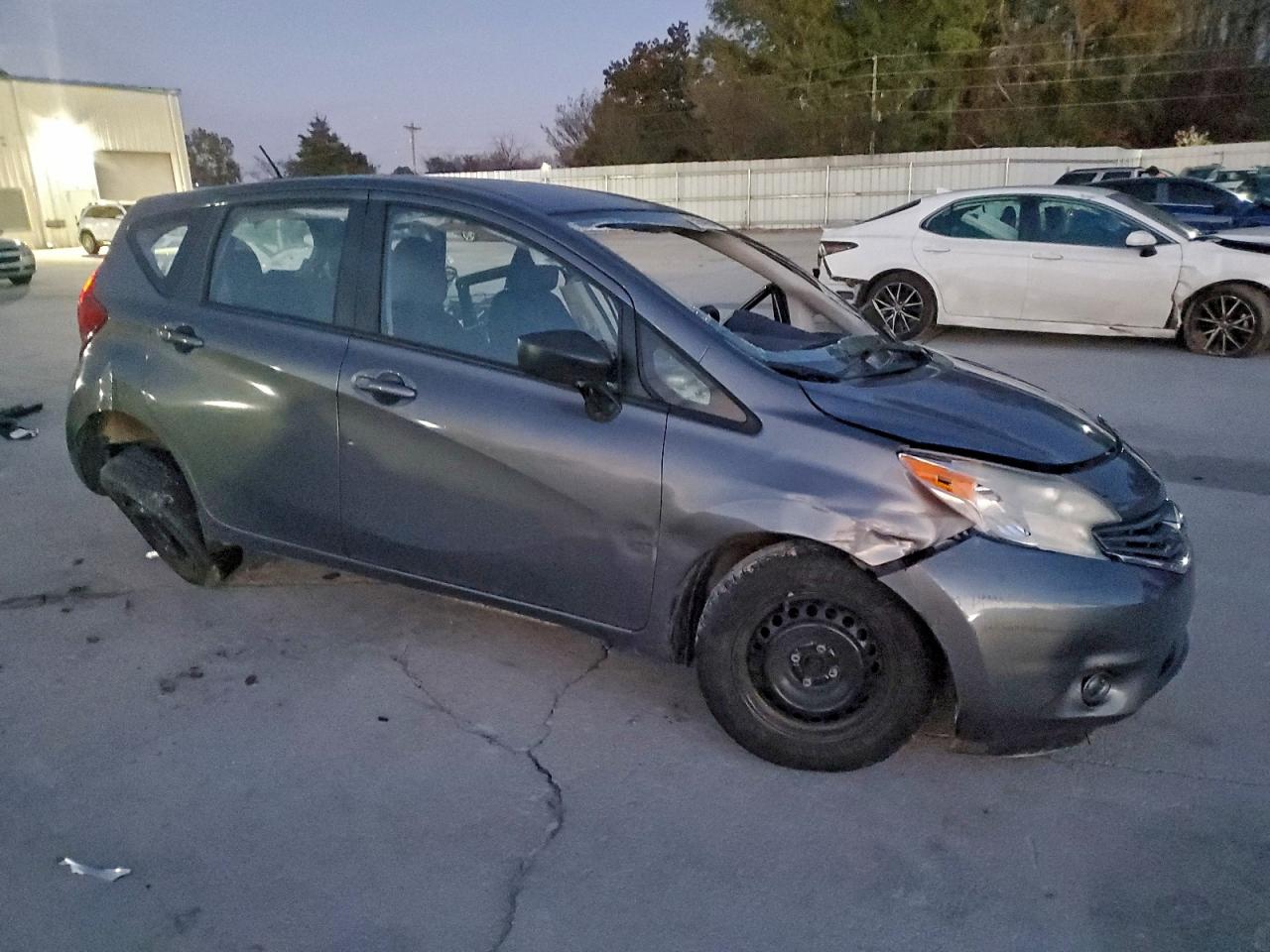 Nissan Versa S Image 6