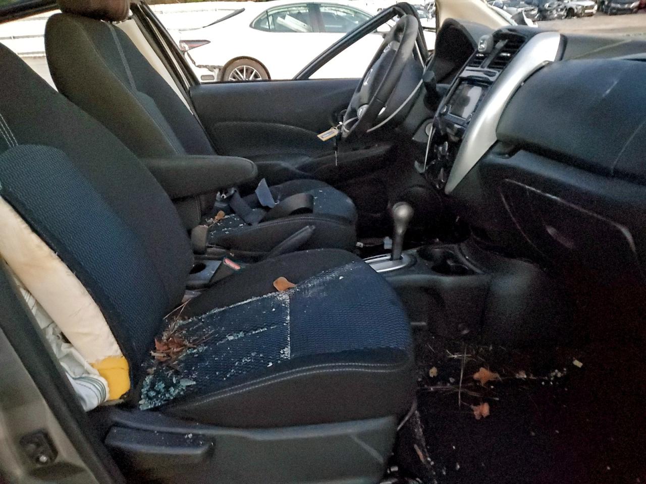 Nissan Versa S Image 3