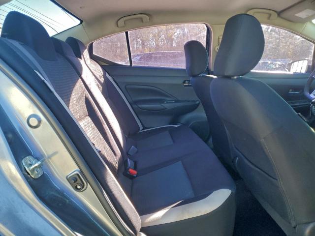 Nissan Versa Sv Image 7