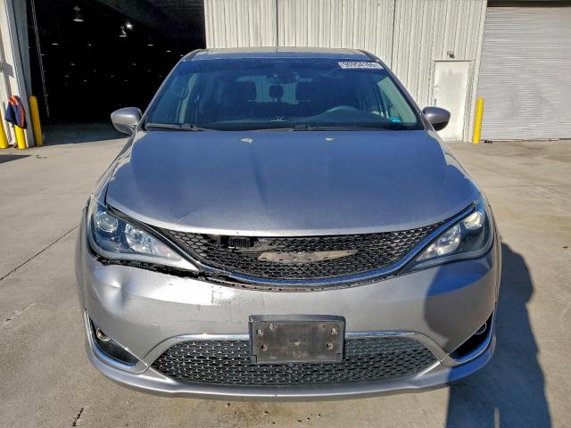 Chrysler Pacifica Touring L Image 4