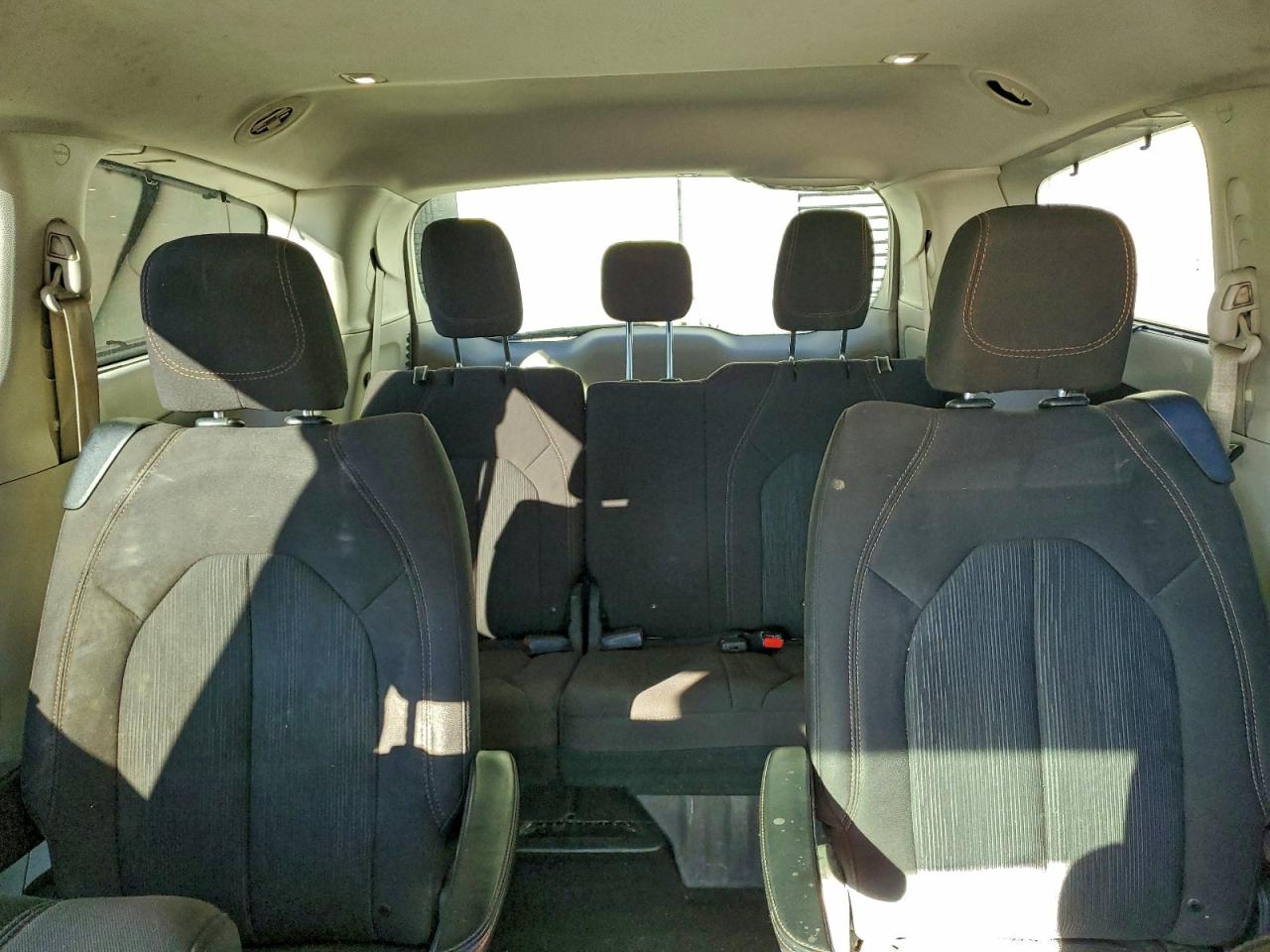 Chrysler Pacifica Touring L Image 10