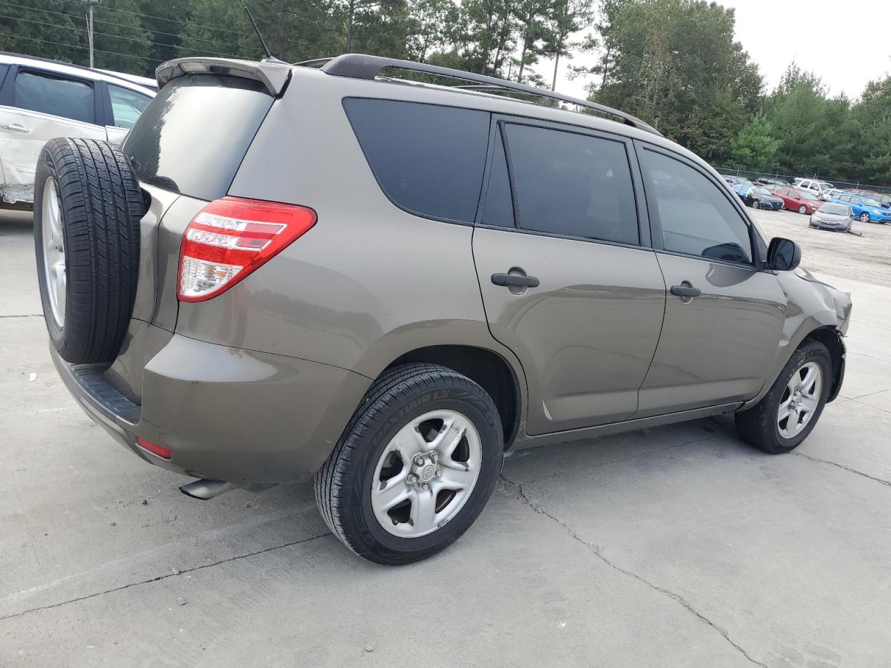 Toyota RAV4 Image 2