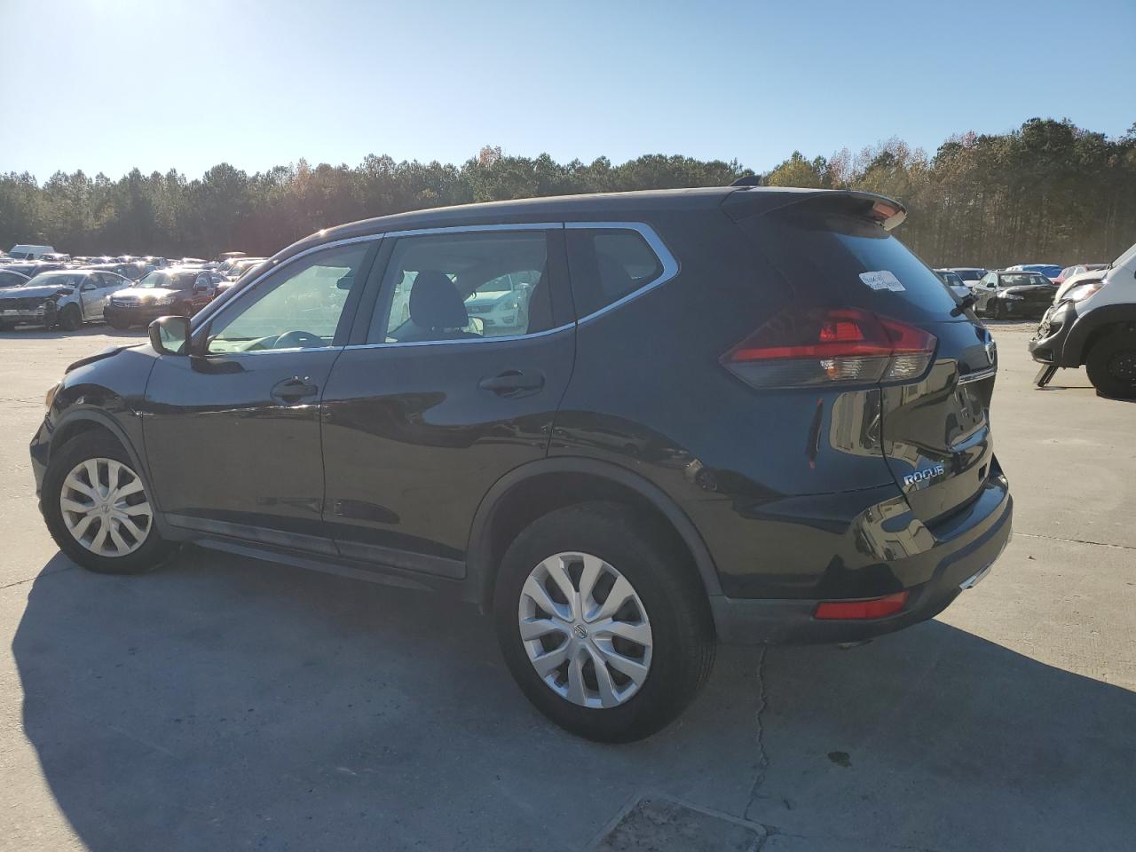 Nissan Rogue S Image 2