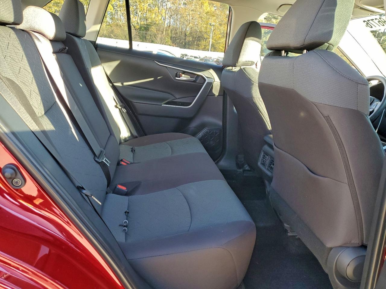 Toyota RAV4 Xle Image 3