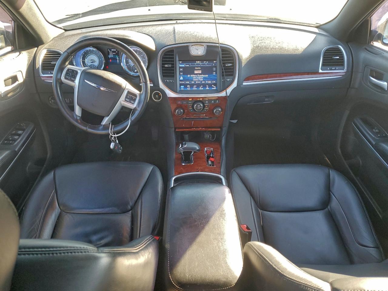 Chrysler 300 Image 7
